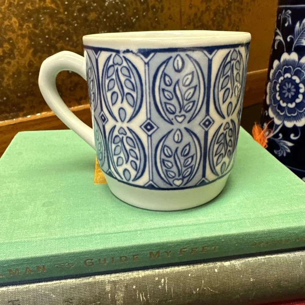 Williams Sonoma Grande Cuisine Blue White Leaf Mug